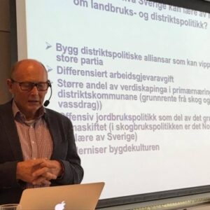 Reidar Almås holder foredrag i Sverige Foto Håkan Larson