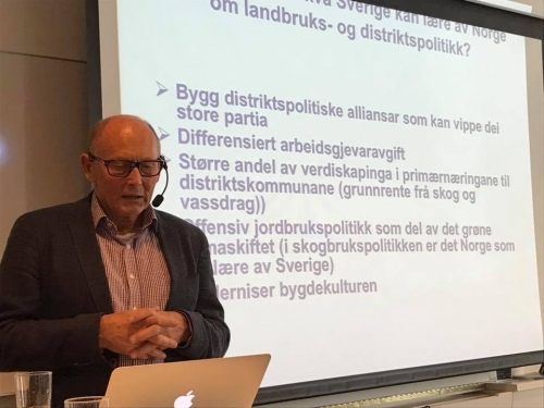 Reidar Almås holder foredrag i Sverige Foto Håkan Larson