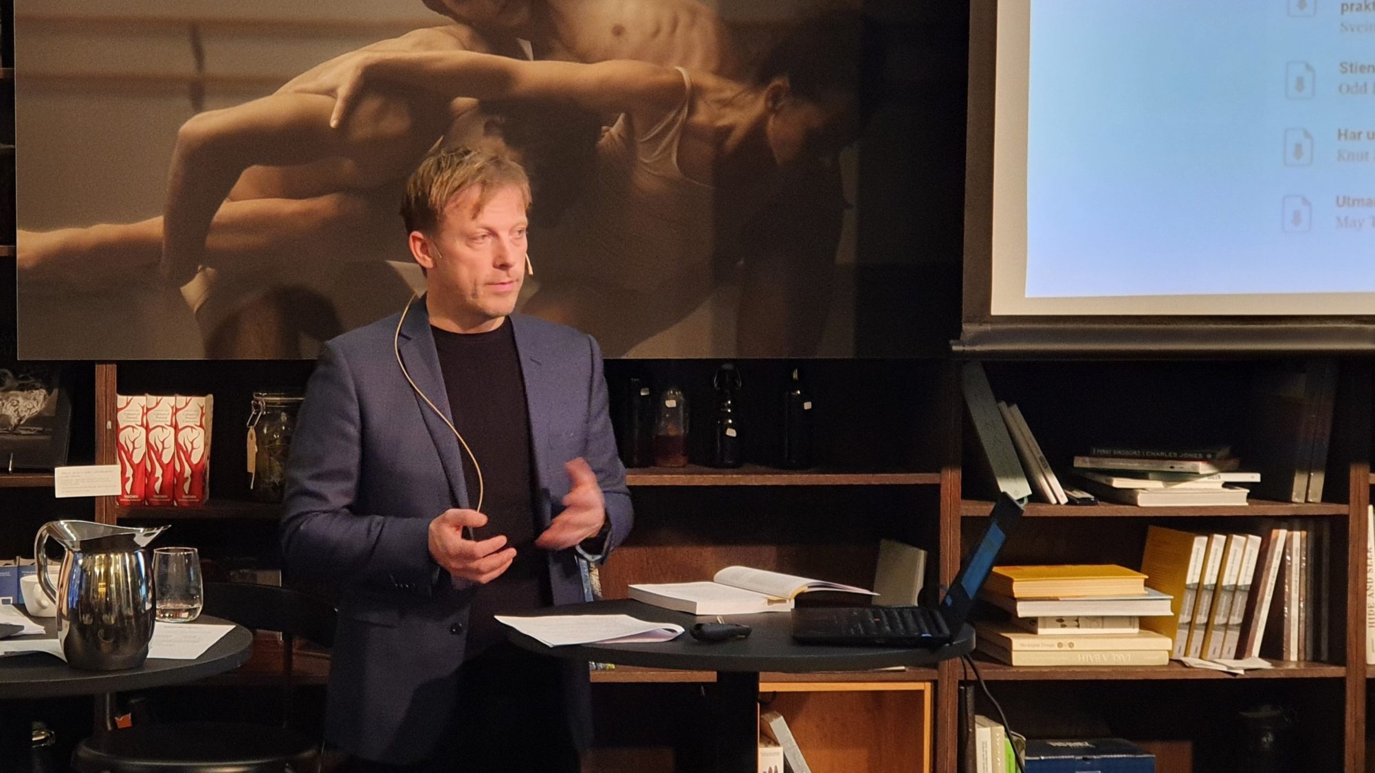 Frode Flemsæter presenterer boken Utmark i endring på Litteraturhuset i Trondheim. Foto: Odd Roger K. Langørgen
