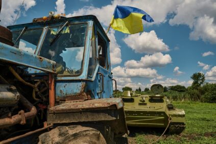Småbrukere i Ukraina flytter tankser