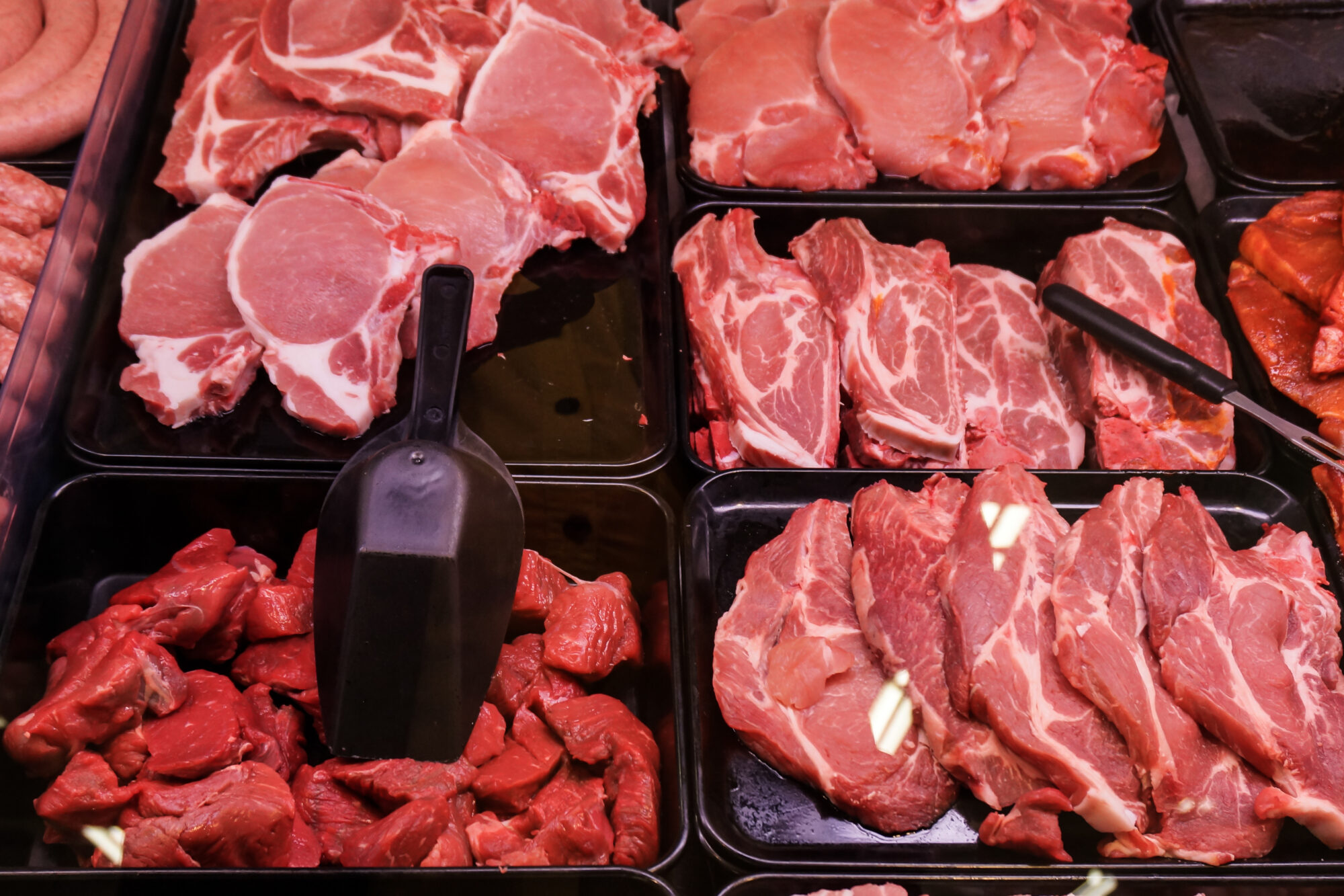 various meat in a supermarket. Foto: Colourbox
