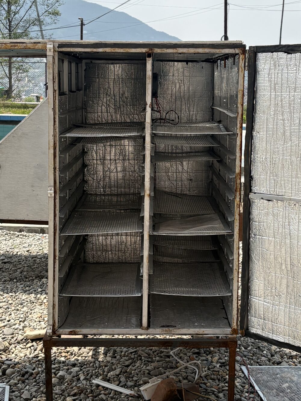 The hybrid indirect solar dryer used for testing. Photo: Mathilda Hultén